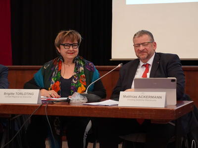 05.12.2022 | Matthias Ackermann, Präsident des Oberrheinrats 2022, und Brigitte Torloting, Präsidentin des Oberrheinrats 2023, anlässlich der 2. Plenarversammlung 2022 in Bad Bergzabern